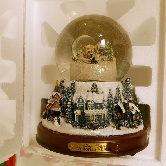 Thomas Kinkade Victorian Village Musical Snow Globe - Picture 7 of 8